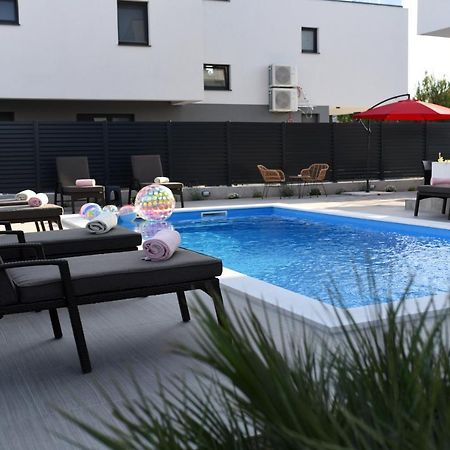 B1Villa 斯里马 外观 照片