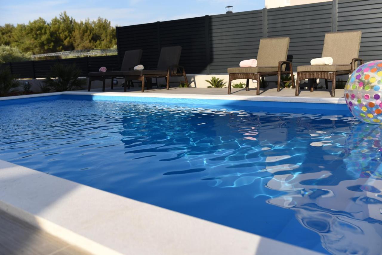 B1Villa 斯里马 外观 照片